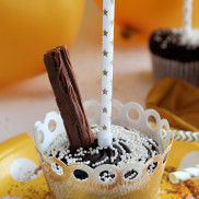 DIY Birthday - Golden Cupcake